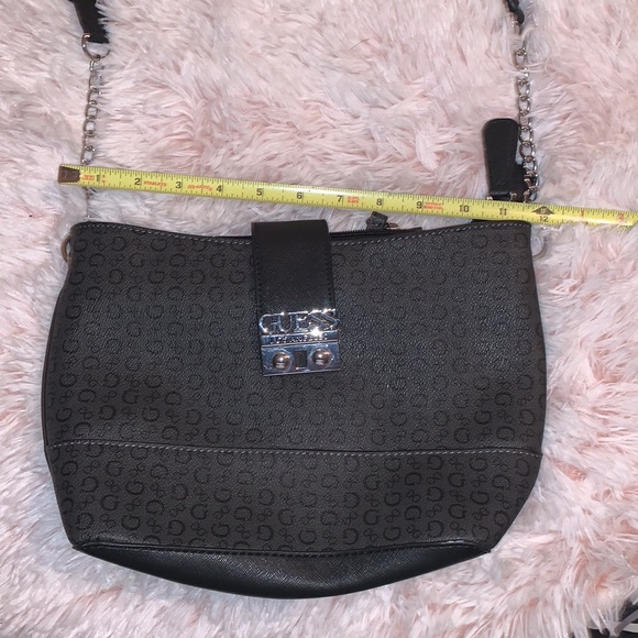 ⭐️BLACK GUESS PURSE AND WRISTLET BUNDLE - Picture 14 of 16